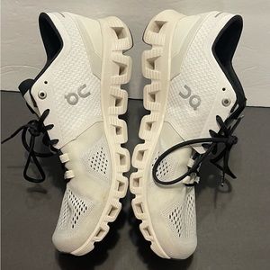 Cloudflow Womens Active Running ON Size 9.5